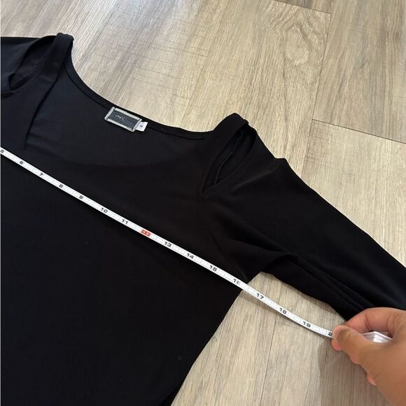 Sympli Nu Focus Tunic Cut Out Shoulder Asymmetrical Hem Top - Picture 10 of 12